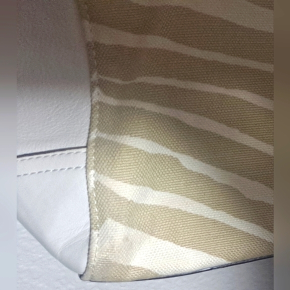 Coach Zebra Purse White and Tan - Picture 4 of 16